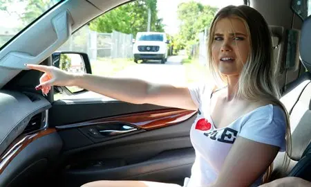 Спасает телочку от преследователя с пистолетом и везёт её трахаться.